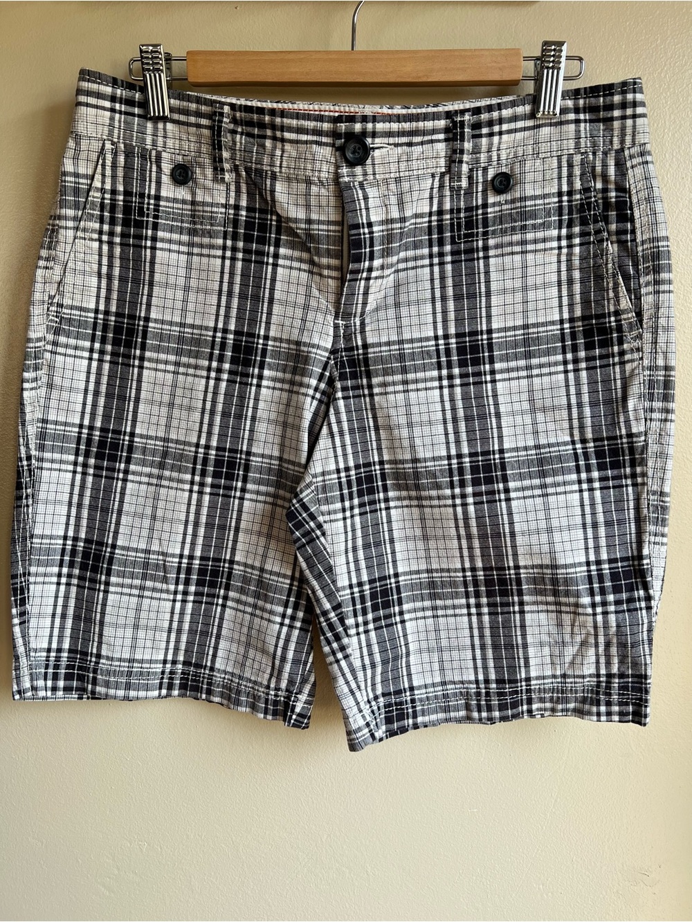 Dockers Women’s Size 8 Black White Plaid Mid Rise Bermuda Walking Shorts